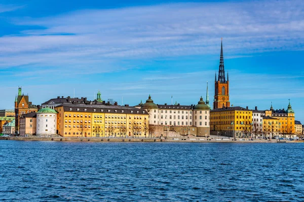 Gamla stan Altstadt dominiert von riddarholmskyrkan Kirche in sto — Stockfoto