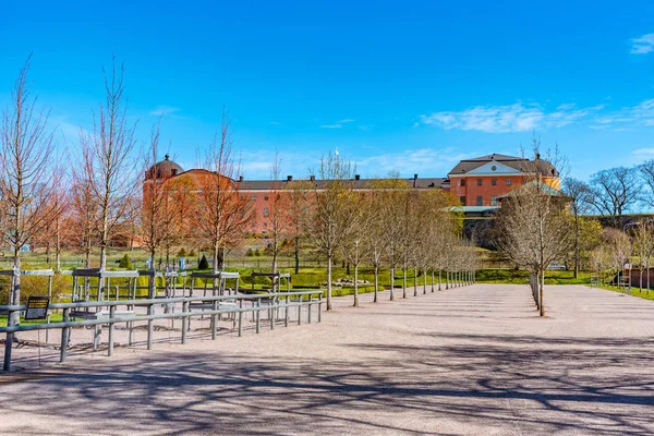 Castillo en Uppsala visto desde el jardín botánico, Suecia —  Fotos de Stock