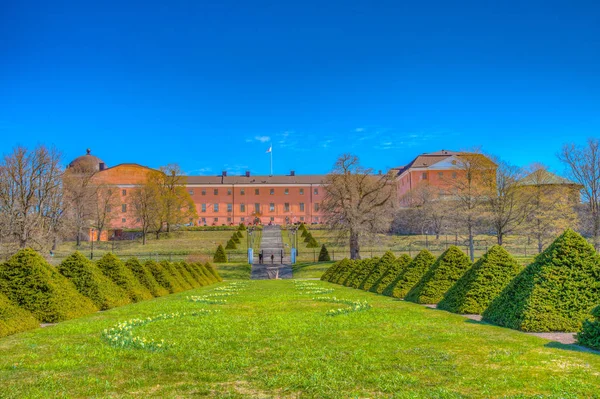 Castle in Uppsala kilátás a botanikus kert, Svédország — Stock Fotó