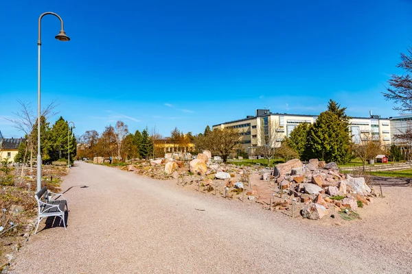 Elite-Grandhotel in gavle reflektiert über den Fluss gavlean, Schweden — Stockfoto