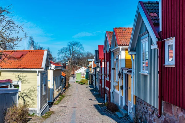 전통적 인 목재 건물 인 gamla Stan quarter of gavle, SWE — 스톡 사진