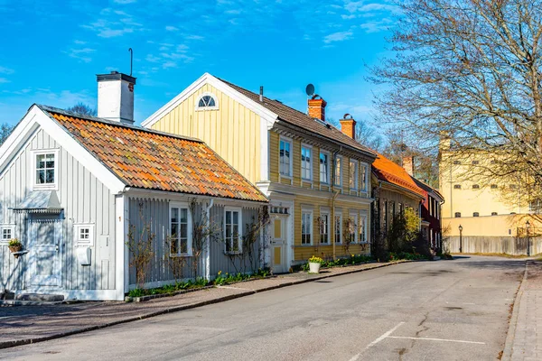 Edifici tradizionali in legno nel centro di Gavle, Svezia — Foto Stock