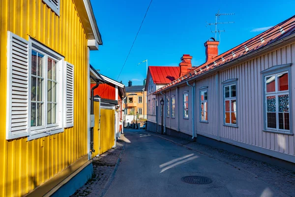 スウェーデン、ガヴィルの中心部にある伝統的な木造建築 — ストック写真