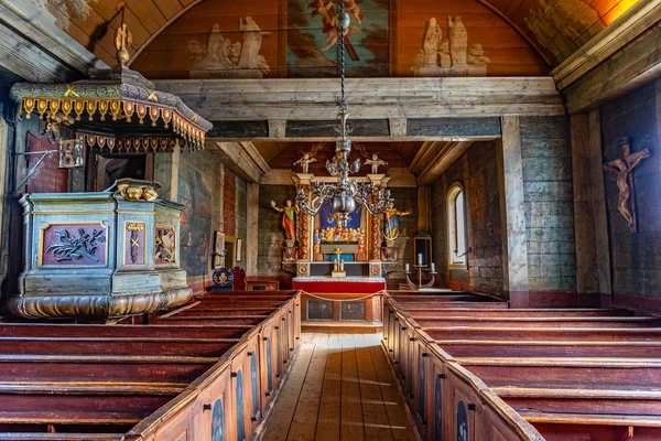 Interiör i träkyrka i Kulturens hembygdsmuseum i Lund, S — Stockfoto