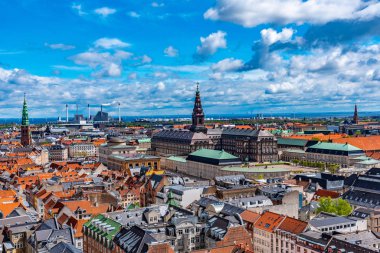 Danimarka 'daki Christiansborg Sarayı ile Kopenhag' ın hava manzarası