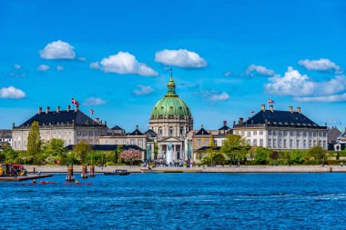 Frederik 'in Mermer Kilise' si ve Amalienborg dostu.