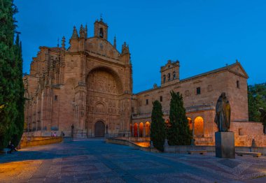 İspanya, Salamanca 'daki San Esteban Manastırı' nın gün batımı manzarası