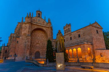 İspanya, Salamanca 'daki San Esteban Manastırı' nın gün batımı manzarası