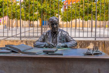 Portekiz, Viseu 'daki Aquilino Ribeiro Heykeli