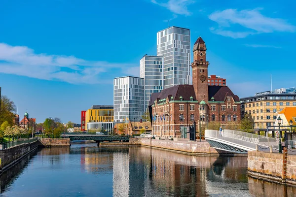 Skyline di Malmo dominato dall'università marittima mondiale, Swe — Foto Stock