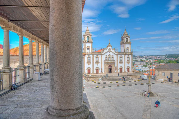 Porto, Portugal - 27 september, 2018: Group of tourists looks at map on  stairs of Pillory of Porto against Se cathedral, Portugal Stock Photo -  Alamy