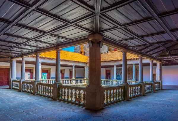 Patio interior de la catedral de Viseu, Portugal — Foto de Stock