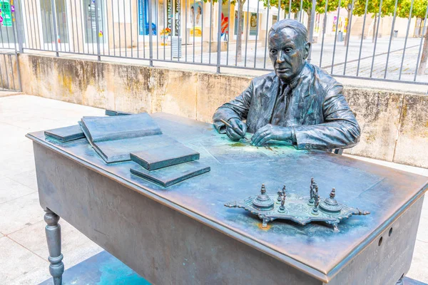 Staty av Aquilino Ribeiro i Viseu, Portugal — Stockfoto