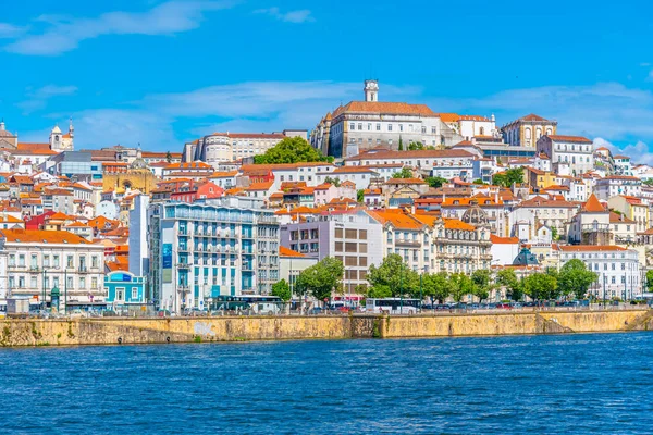 Vista del paisaje urbano del casco antiguo de Coimbra, Portugal — Foto de Stock