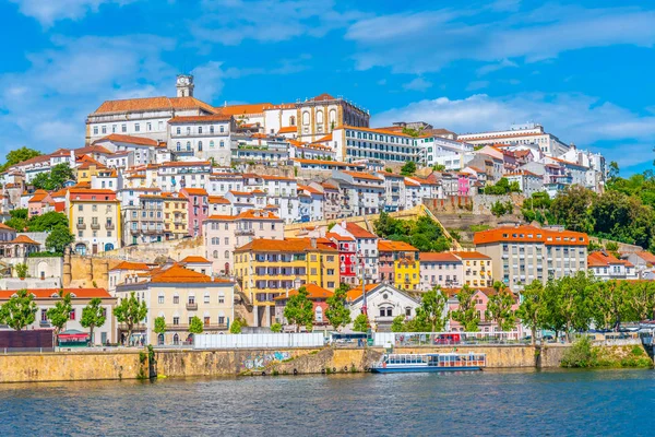 Vista del paisaje urbano del casco antiguo de Coimbra, Portugal — Foto de Stock
