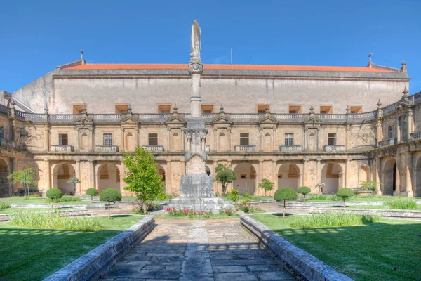 Claustro do Mosteiro de Santa Clara a Nova em Coimbra, Portugal — Fotografia de Stock