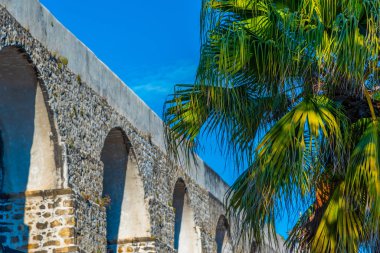 Su kemeri Coimbra, Por 'daki botanik bahçesinin yanından geçiyor.