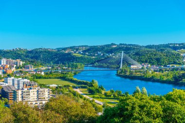 Mondego Vadisi ve Ponte Rainha Santa Isabel Köprüsü 