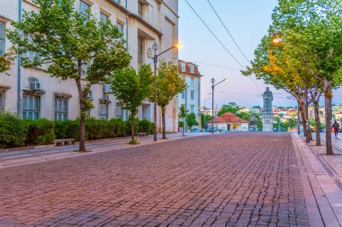 Portekiz, Coimbra 'daki Dom Dinis Heykeli
