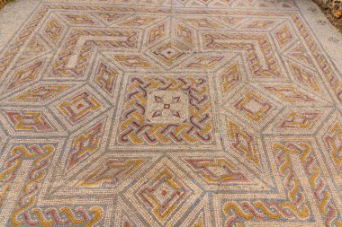 Coimbra yakınlarındaki Conimbriga antik sahasında zemin mozaikleri 