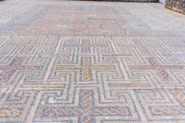 Coimbra yakınlarındaki Conimbriga antik sahasında zemin mozaikleri 