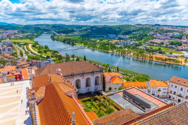 Mondego Vadisi ve Ponte Rainha Santa Isabel Köprüsü 
