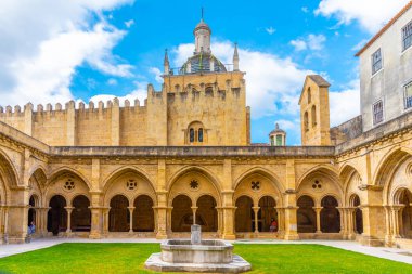 Portekiz, Coimbra 'daki Se Velha Katedrali Manastırı