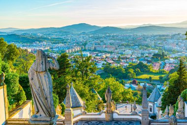 Braga 'daki Bom Jesus do Monte Kilisesi manzarası scu ile ünlüdür.