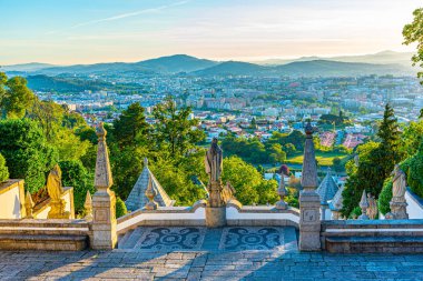 Braga 'daki Bom Jesus do Monte Kilisesi manzarası scu ile ünlüdür.