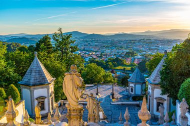 Braga 'daki Bom Jesus do Monte Kilisesi manzarası scu ile ünlüdür.