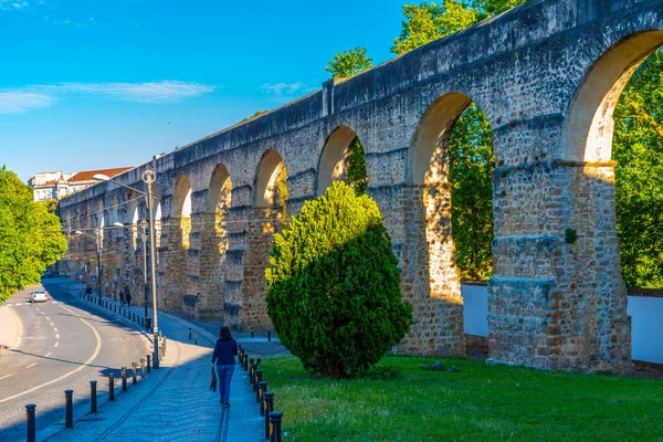Acueducto que pasa junto al jardín botánico de Coimbra, Por — Foto de Stock