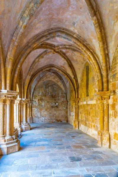 Klooster van Se Velha kathedraal in Coimbra, Portugal — Stockfoto