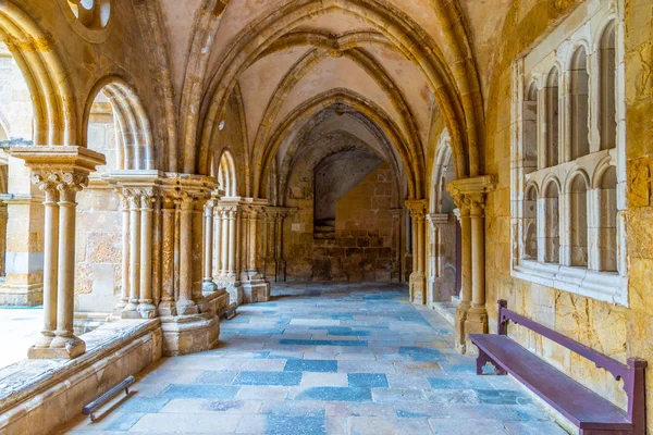 Chiostro della cattedrale di Se Velha a Coimbra, Portogallo — Foto Stock