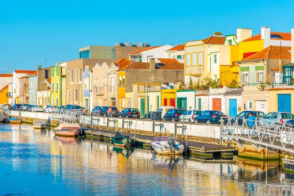 Vista de un canal colorido en Aveiro, Portugal —  Fotos de Stock