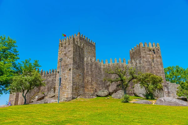 Vista do castelo de Guimarães em Portugal — Fotografia de Stock