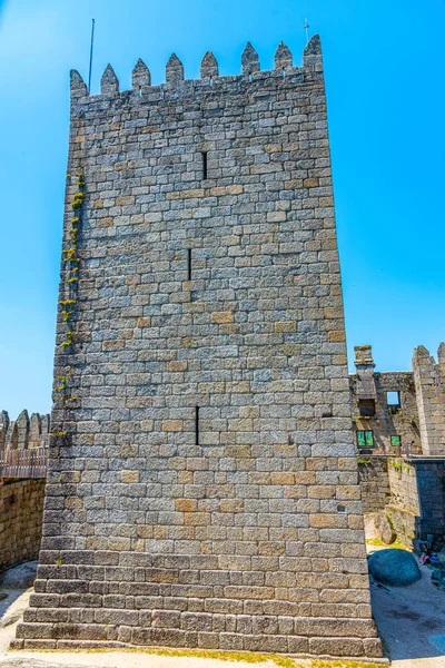 Uitzicht op kasteel Guimaraes in Portugal — Stockfoto
