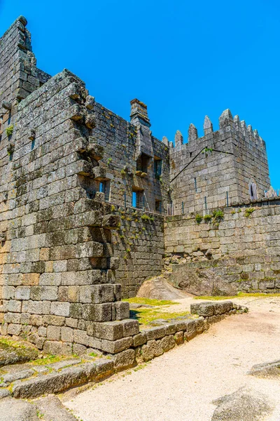 Uitzicht op kasteel Guimaraes in Portugal — Stockfoto