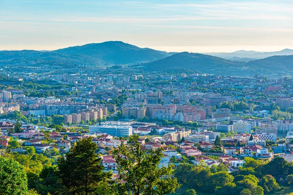 Vista aérea de Braga desde la iglesia de Bom Jesus do Monte, Portugal — Foto de Stock