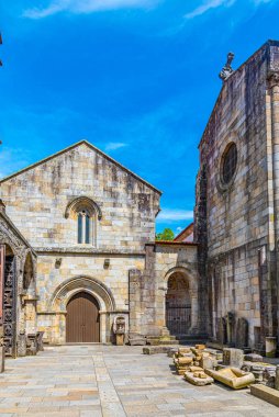 Portekiz, Braga 'daki katedralin manastırı.