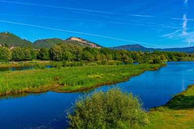 Lima nehri Portekiz 'deki Ponte de Lima köyünü geçiyor.