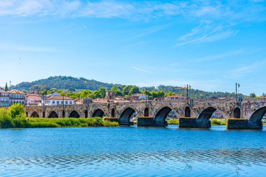 Portekiz 'in Ponte de Lima köyünün Riverside' ı.