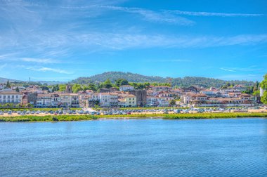 Portekiz 'in Ponte de Lima köyünün Riverside' ı.