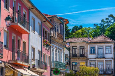 Portekiz 'deki Ponte de Lima' da renkli cepheler