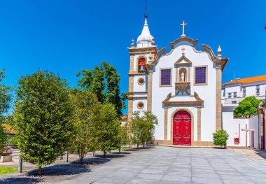 Portekiz, Amarante 'de küçük bir kilise manzarası