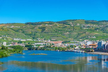 Portekiz 'in Douro Vadisi' ndeki Peso da Regua kasabası