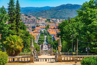Lamego merdivenlerden hanımefendinin kilisesine gidiyor., 