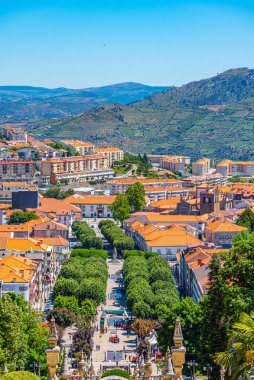 Lamego merdivenlerden hanımefendinin kilisesine gidiyor., 