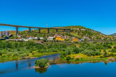 Portekiz 'in Douro Vadisi' ndeki Peso da Regua kasabası