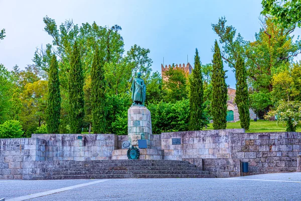 Staty av Dom Afonso Henriques i Guimaraes, Portugal — Stockfoto