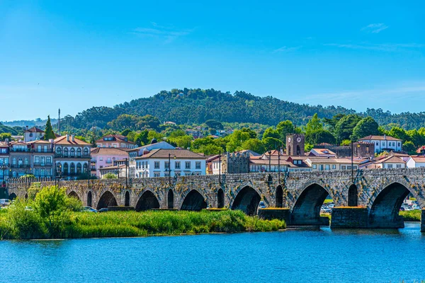 Riverside del pueblo de Ponte de Lima en Portugal — Foto de Stock